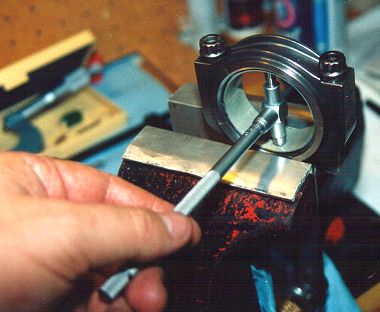 Measuring the inside diameter of the installed rod bearings with a snap gauge